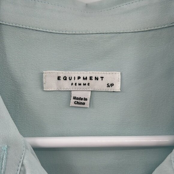 Equipment Femme Essential Silk Shirt - Pale Blue - Small - Picture 3 of 6